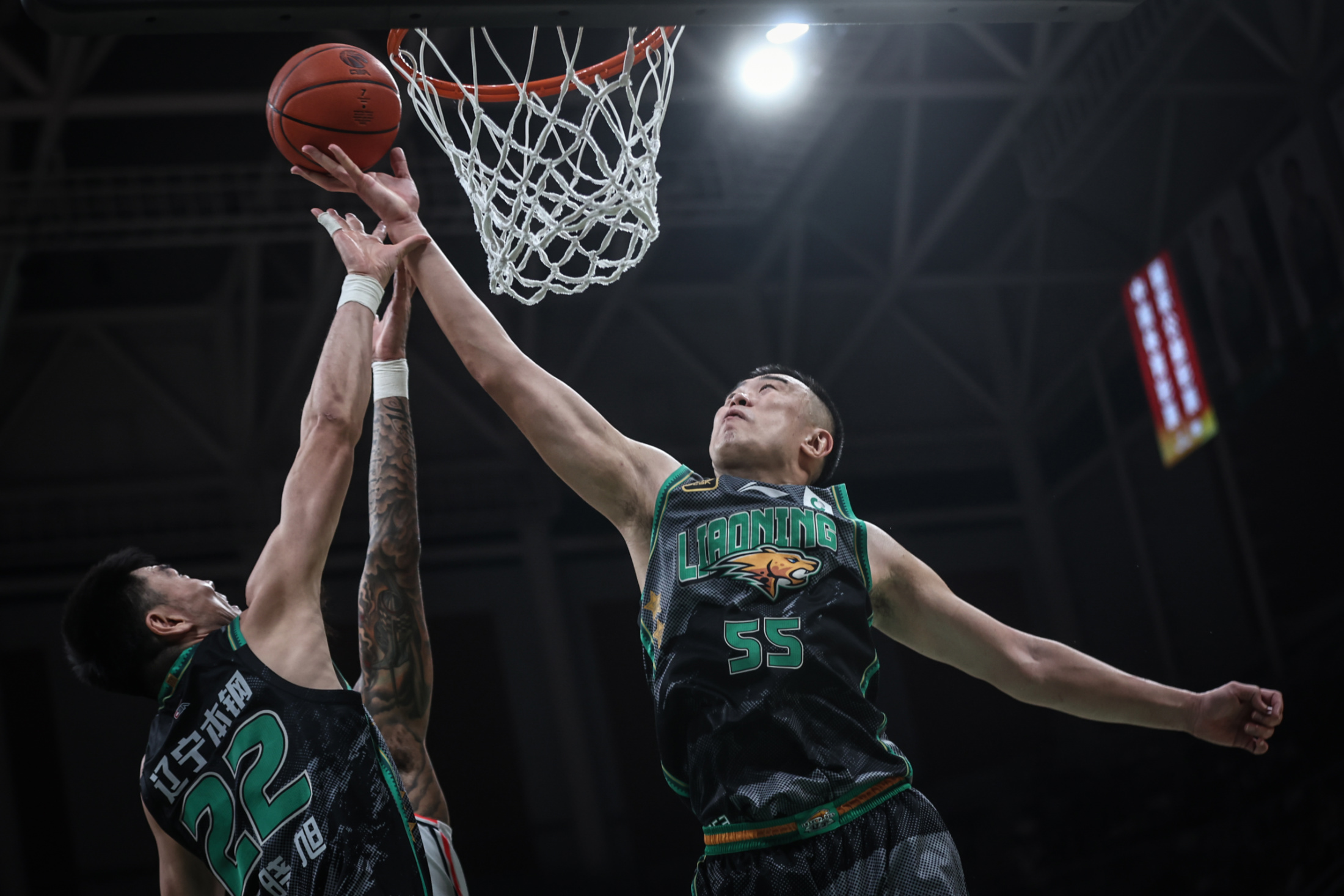 今晚体能课后，洛杉矶湖人扳平良机备战CBA季后赛，信心回归，年轻球员得到机会的简单介绍